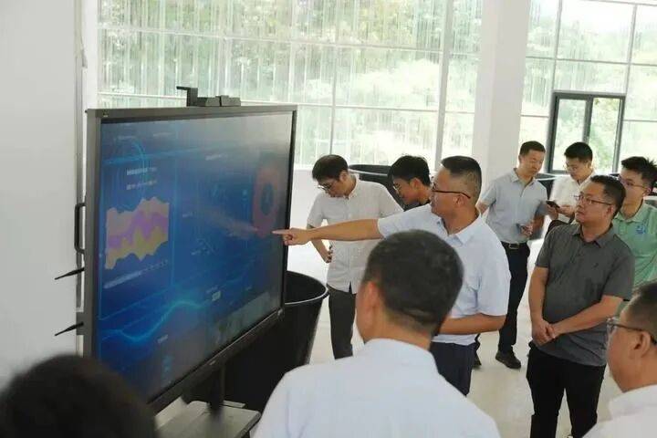 桌——中山大学海洋科学学院创新守护“蓝色粮仓”｜新华智见mg不朽情缘游戏平台把实验室搬到“塘头”让成果“游”上餐(图8)